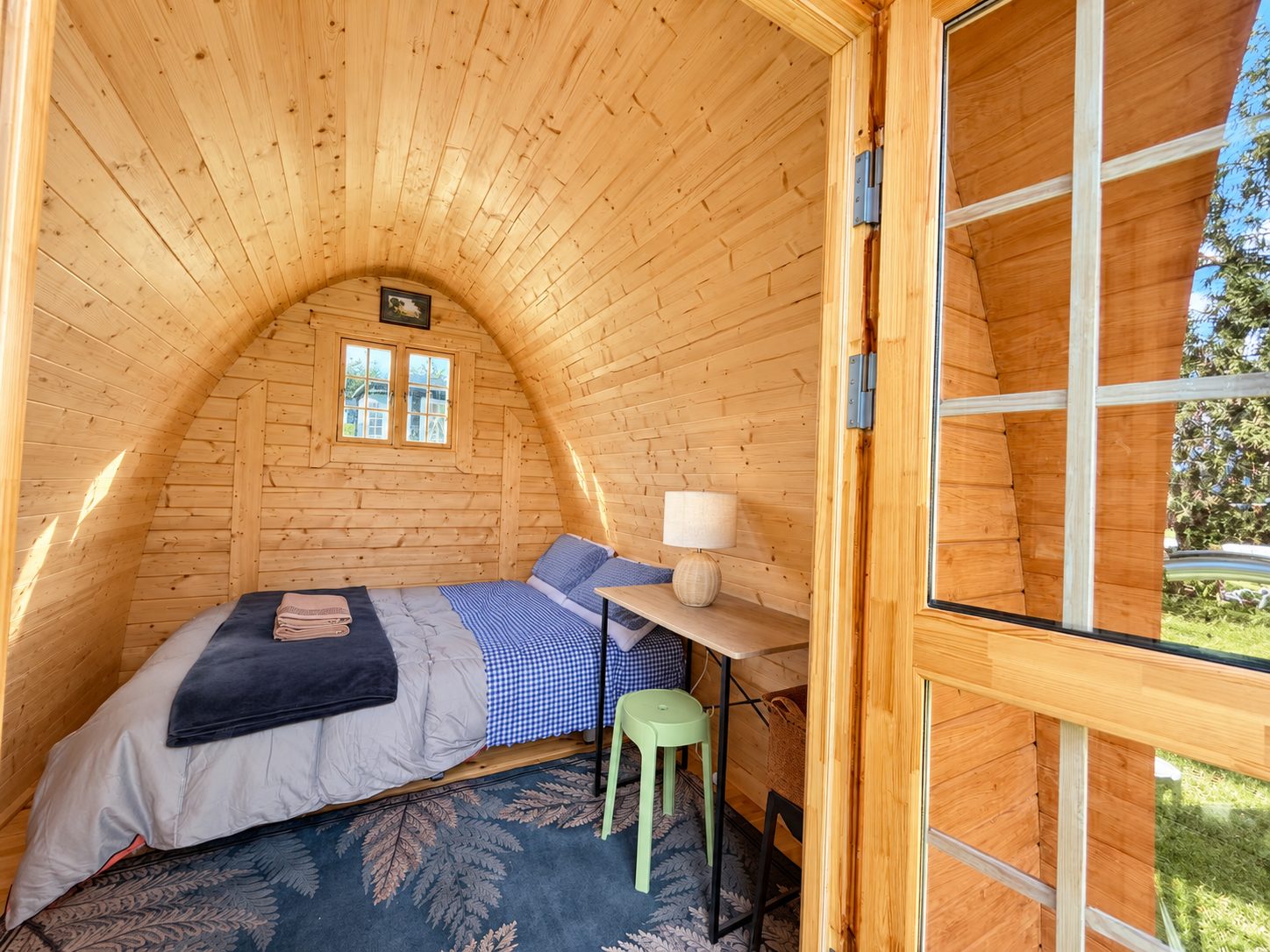 Classic Arch Boat with 1 Double Bed, photo 3