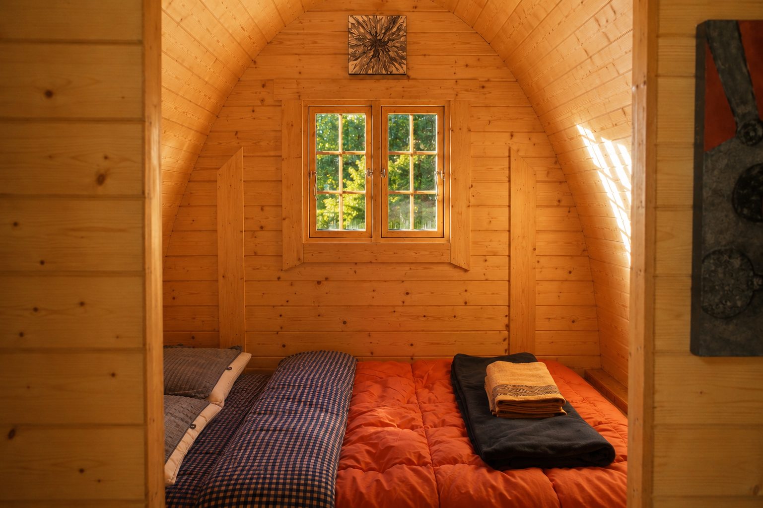 Signature Arch Boat with 1 Double Bed, photo 1