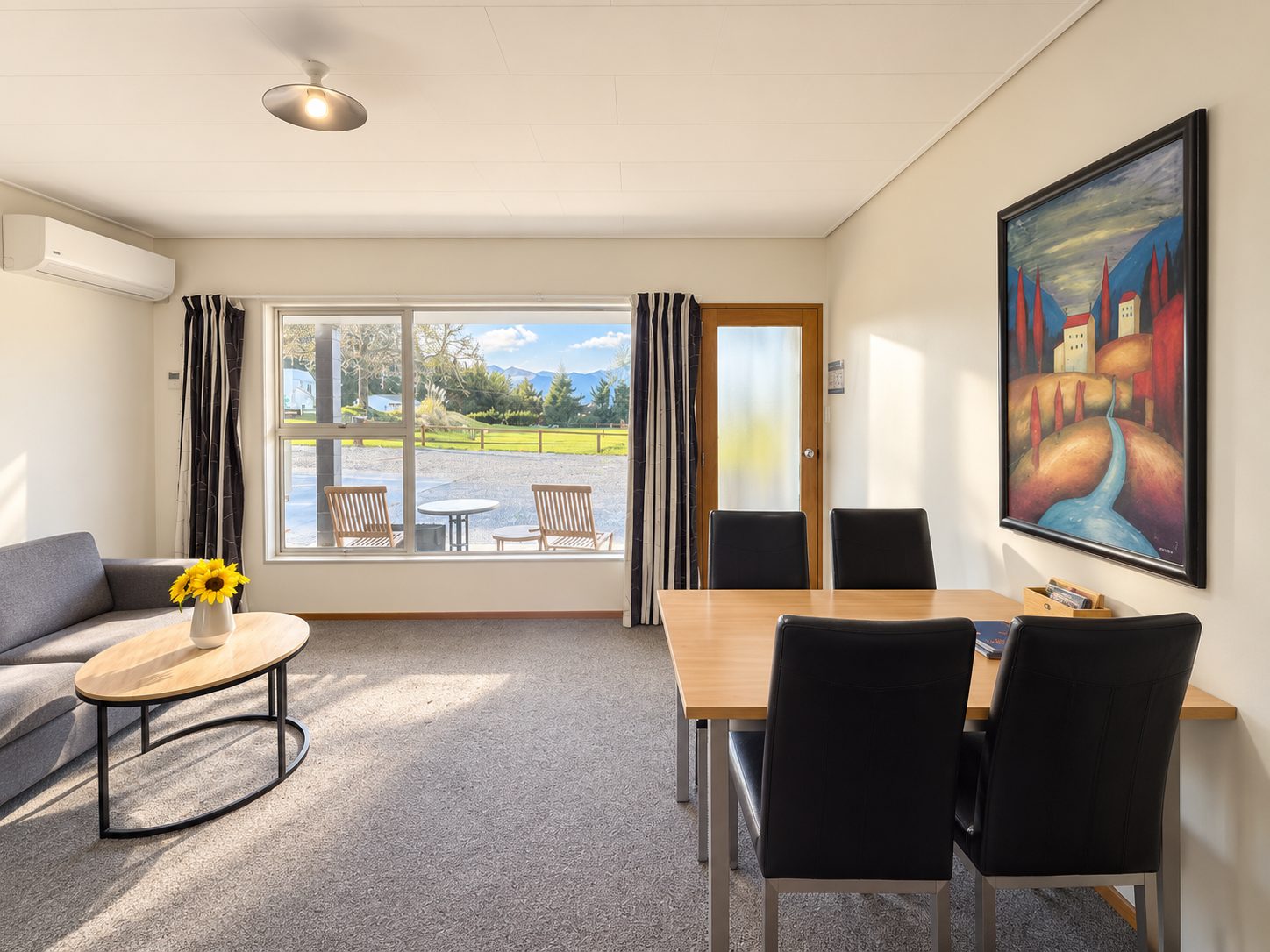 One-Bedroom Premium Apartment, photo 2